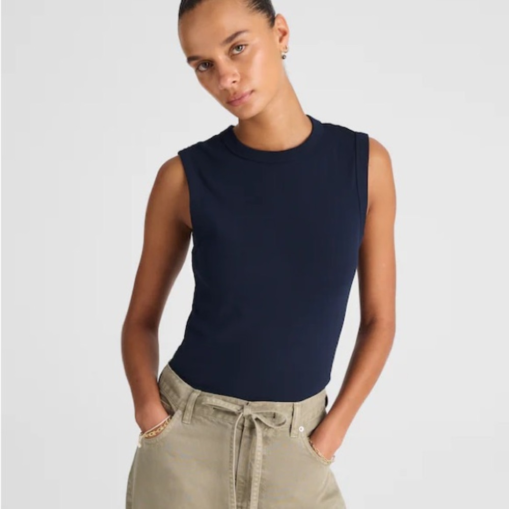 Madewell The '90s Crew Neck Tank in Compact Cotton - size small